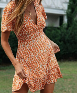 Pequeño vestido floral naranja